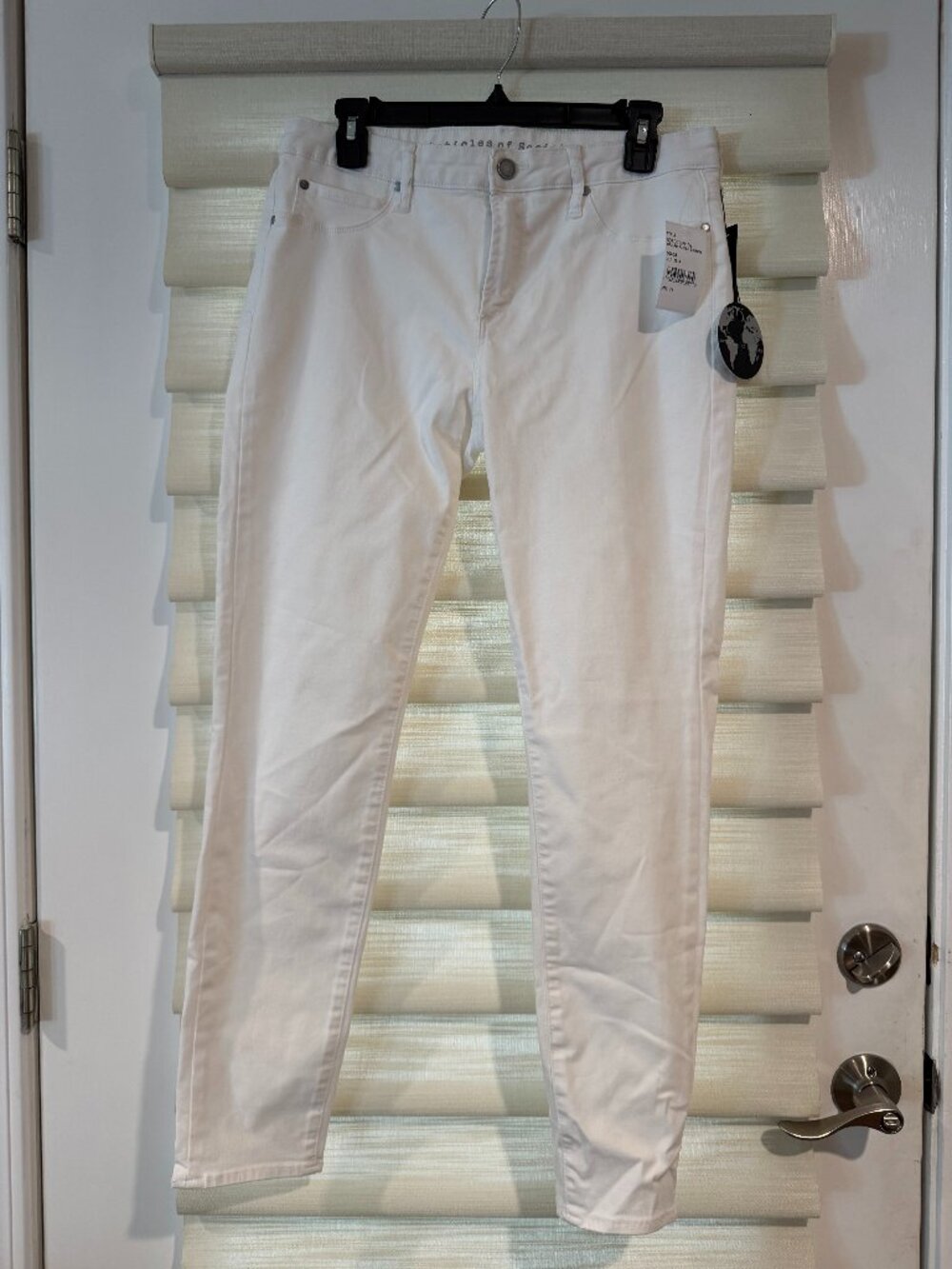 Articles of Society white ankle skinny jeans (size 31)